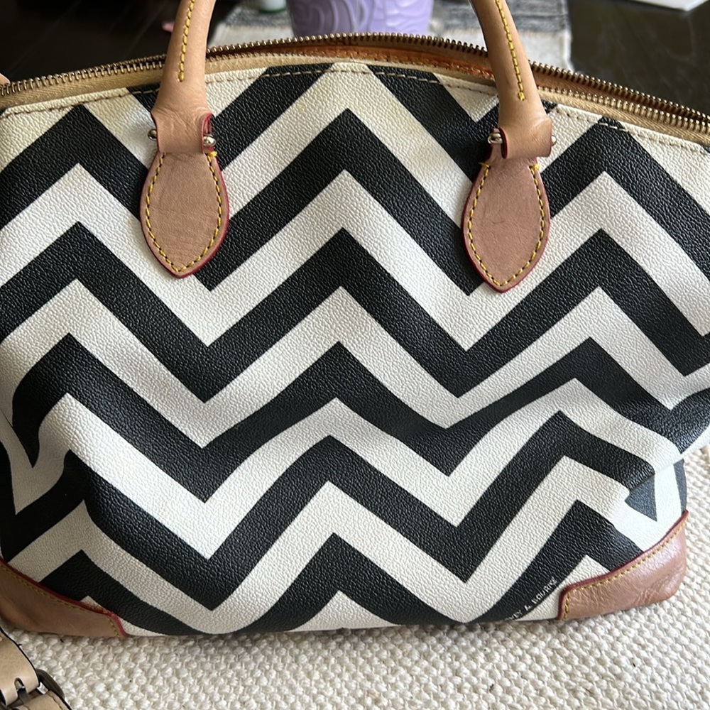 Dooney Bourke strip bag - Picture 5 of 14